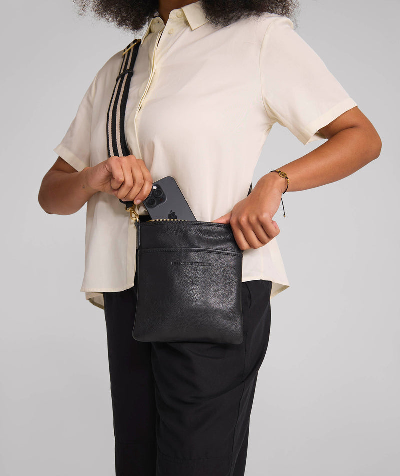 Soso - Pebble Black
